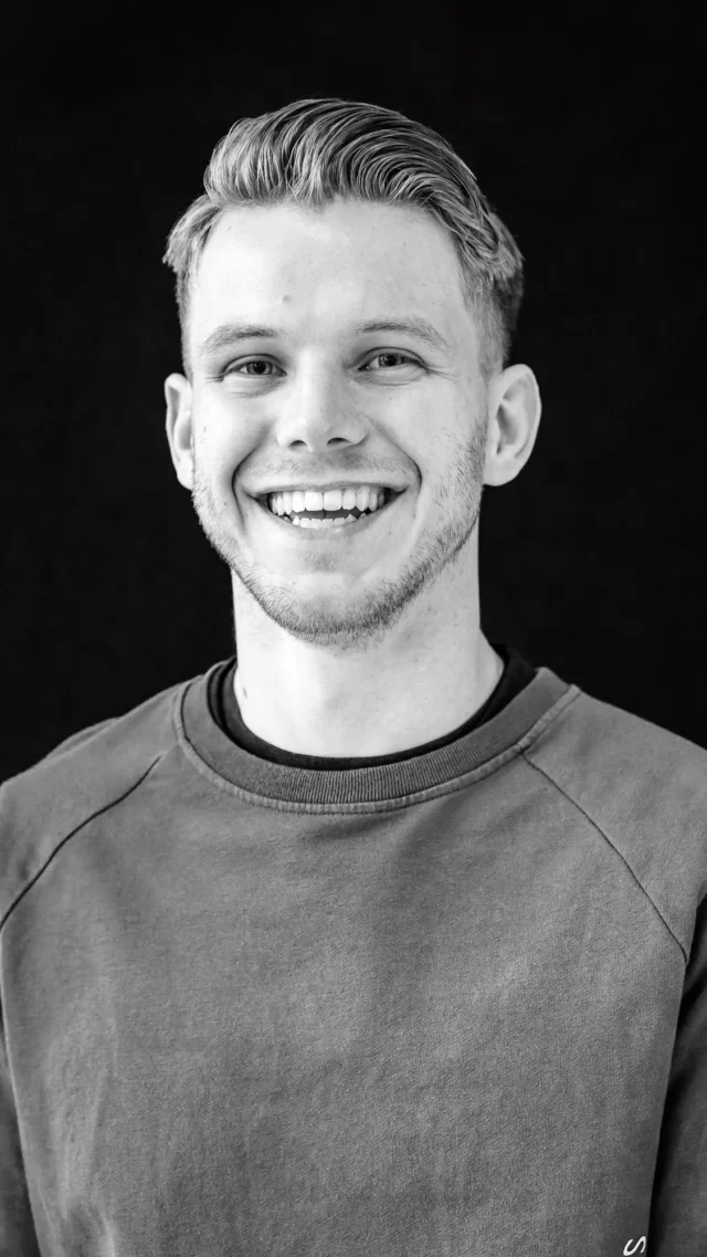 VACATURE | TECHNISCH TEKENAAR
Wie komt ons team versterken als technisch tekenaar en krijgt een plekje naast onze topper Joost!?! Wij zijn volop in ontwikkeling en kunnen hier hulp bij gebruiken, daarom zijn wij op zoek naar verborgen talent! Wil je aan de slag als technisch tekenaar en word je enthousiast om dagelijks verschillende keukens, kasten, of gehele interieurs te tekenen in 2D en 3D? En heb je ervaring in de interieurbouw? Dan is dit wellicht jouw baan!
•
Je zal dagelijks verantwoordelijk zijn om de wensen van de opdrachtgever te vertalen naar technische 2D en 3D werktekeningen en verkooptekeningen. Jij draagt technische oplossingen aan en zorgt dat iedere tekening kloppend is, zodat je dit makkelijk kunt overdragen aan de productie. Binnen een vast team zal je aan de mooiste opdrachten werken. Door de variatie in projecten en de groei van het bedrijf kan jij je blijven ontwikkelen.
•
Geïnteresseerd of wil je meer weten? Mail dan naar mij: Sander Zwart (vacature@sanderzwartinterieur.nl) of bel mij op: 072-5066269
Meer info over de vacature via de link: https://sanderzwartinterieur.nl/werken-bij/#technisch-tekenaar
•
#vacature #technischtekenaar #maatwerk #uitdaging #collega #interieurbouw #meubel #hout #newjob #solliciteren #solliciteer #werken #personeel #projecten #interieur #houtbewerking #cncmachine #gereedschap #kennis #wanted #newjob #sanderzwartinterieur #Akersloot