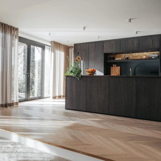KARAKTER | De op maat gemaakte keuken waar design en vakmanschap samenkomen. 
•
#maatwerk #luxeinterieur #designkeuken #interieur #magazine #interieurbouw #hout #eiken  #indeling #kleur #interiordesign #interior #wooninspiratie #niceproject #projecten #luxury #lifestyle #meubelen #styling #design #home #beleving #inspiratie #alkmaar #theartofliving